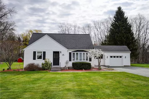 378 Trimmer Rd, Parma, NY 14559