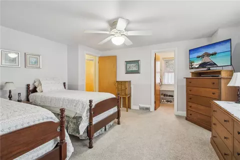 Bedroom - 64 Hermitage Rd, Irondequoit, NY 14617 photo 3 of 7