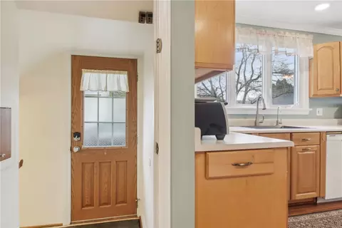 Entry Way - 64 Hermitage Rd, Irondequoit, NY 14617 photo 3 of 8