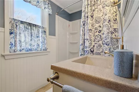 Bath - 64 Hermitage Rd, Irondequoit, NY 14617 photo 2 of 3