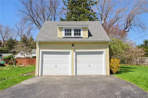 Exterior - 64 Hermitage Rd, Irondequoit, NY 14617 photo 5 of 8