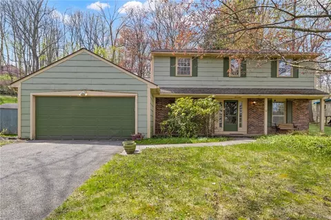 17 Chipping Rdg, Perinton, NY 14450