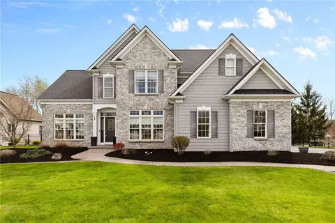 24 Whitespire Ln, Webster, NY 14580
