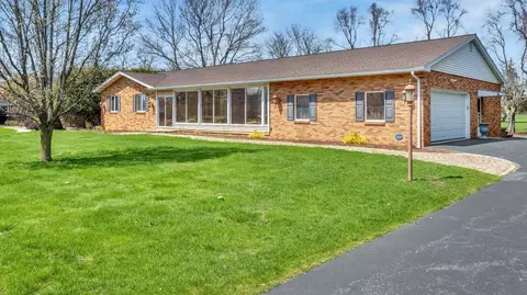 1642 Schlegel Rd, Webster, NY 14580