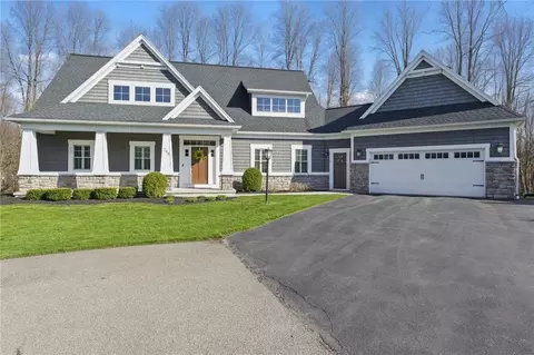 245 Haywood Gln, Victor, NY 14564