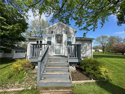 48 King St, Mentz, NY 13140