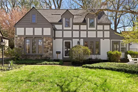 23 Fair Oaks Dr, Perinton, NY 14445