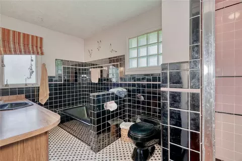 Bath - 1322 Hatch Rd, Webster, NY 14580 photo 2 of 4