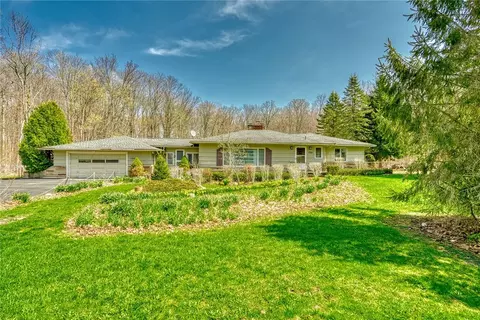 1322 Hatch Rd, Webster, NY 14580