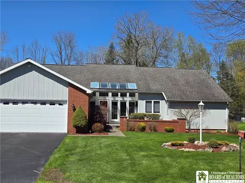 10 Westbury Ct, Ellicott, NY 14701
