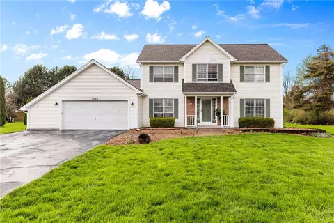 1394 Viking Cir, Webster, NY 14580