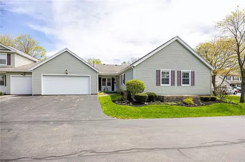 18 Braintree Cres, Penfield, NY 14526