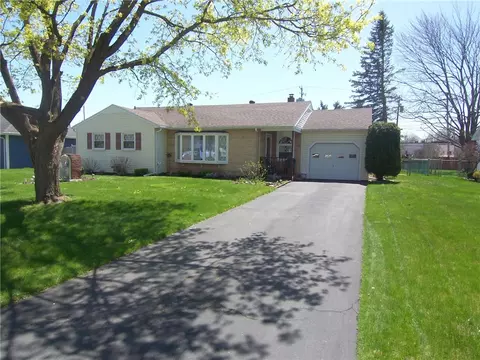 10 Fordham Dr, Batavia, NY 14020