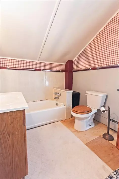 Bath - 11 Sisson St, Lyons, NY 14489 photo 3 of 4