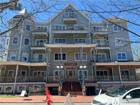 1 Pratt Ave #203, Chautauqua, NY 14722