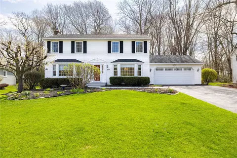 655 Finchingfield Ln, Webster, NY 14580