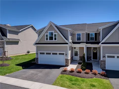 65 Midlakes Dr, Canandaigua, NY 14424
