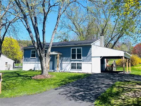 71 Redwing Ln, Horseheads, NY 14845