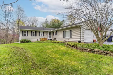8 Laureldale Dr, Pittsford, NY 14534