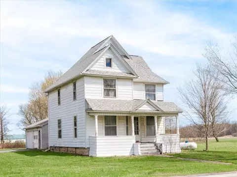 10800 Hunts Corners Rd, Clarence, NY 14031