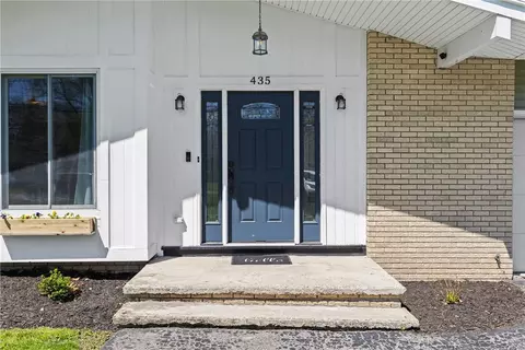 Exterior - 435 Bay View Rd, Irondequoit, NY 14609 photo 4 of 9