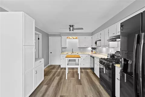 Kitchen - 435 Bay View Rd, Irondequoit, NY 14609 photo 2 of 5