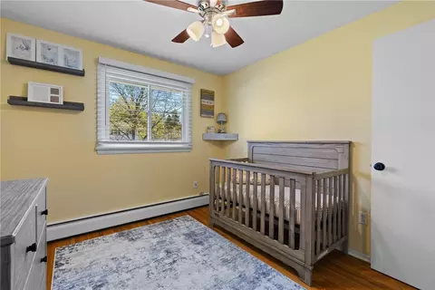 Bedroom - 435 Bay View Rd, Irondequoit, NY 14609 photo 5 of 6