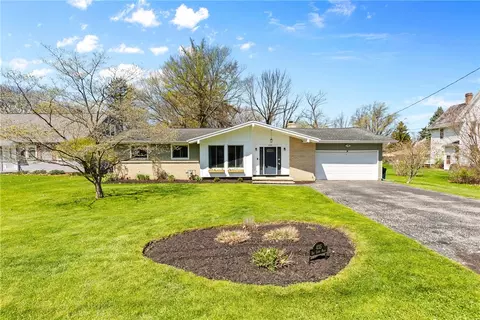 435 Bay View Rd, Irondequoit, NY 14609