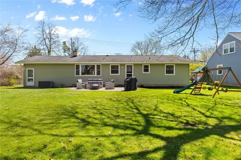 Exterior - 435 Bay View Rd, Irondequoit, NY 14609 photo 6 of 9