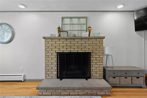 Living - 435 Bay View Rd, Irondequoit, NY 14609 photo 2 of 3