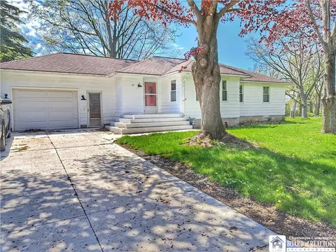 33 Wright Park Dr, Dunkirk, NY 14048