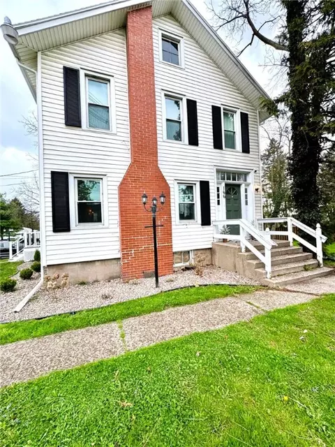 166 High St, Perinton, NY 14450