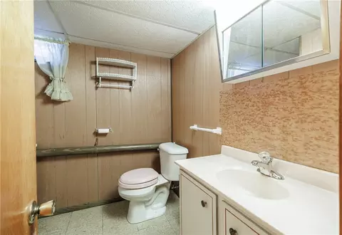 Bath - 2 Simone Cir, Irondequoit, NY 14609 photo 4 of 4