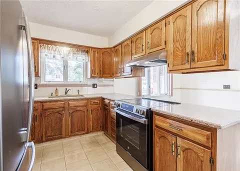 Kitchen - 2 Simone Cir, Irondequoit, NY 14609 photo 2 of 4