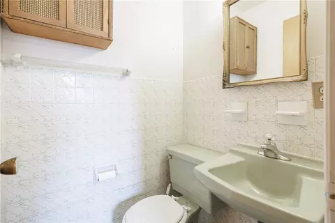 Bath - 2 Simone Cir, Irondequoit, NY 14609 photo 2 of 4