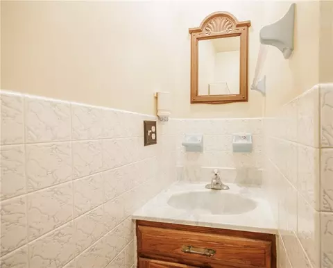 Bath - 2 Simone Cir, Irondequoit, NY 14609 photo 1 of 4