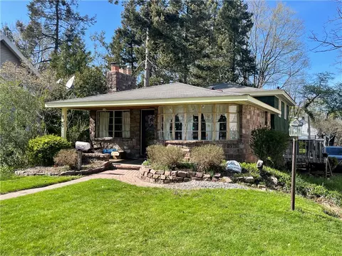 170 Avondale Rd, Irondequoit, NY 14622