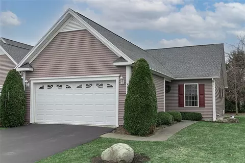 31 Hawthorn Cir, Geneseo, NY 14454