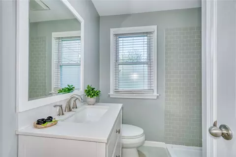Bath - 486 Pineview, Webster, NY 14580 photo 1 of 3