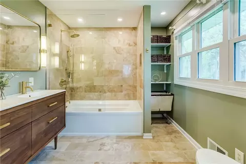 Bath - 14 Benedict Rd, Perinton, NY 14534 photo 2 of 4