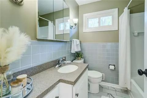 Bath - 14 Benedict Rd, Perinton, NY 14534 photo 3 of 4
