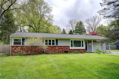 14 Benedict Rd, Perinton, NY 14534