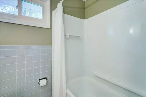 Bath - 14 Benedict Rd, Perinton, NY 14534 photo 4 of 4