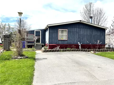 127 Trinity Dr, Holley, NY 14470
