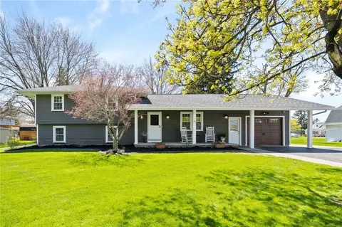 87 Crestview Dr, Sweden, NY 14420