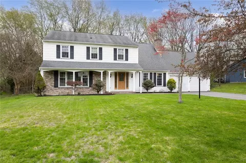 17 Rippingale Rd, Pittsford, NY 14534