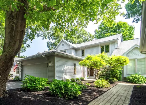 674 N Cove Dr, Webster, NY 14580