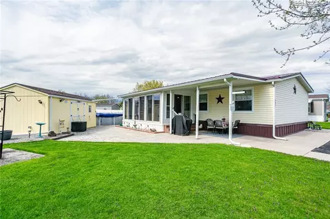 903 Cobblestone Ct, Holley, NY 14470