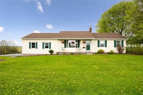 1804 Barnes Rd, Walworth, NY 14568