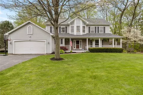 10 Woodrose Dr, Webster, NY 14580